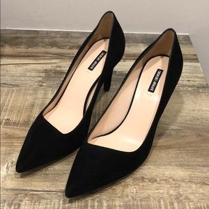 Giorgio Armani pumps perfect work shoe!